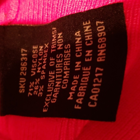 LE Chateau sweater extra large in a pink color - Picture 5 of 5